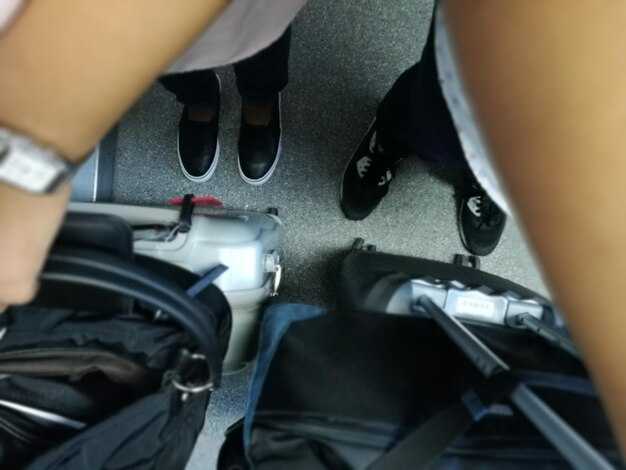 Устранение обшивки и доступ к рулевой рейке