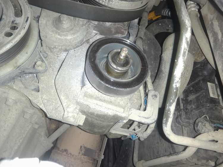 Закрепление коленчатого вала для предотвращения вращения