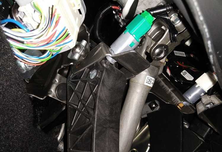 Подключение проводов зажигания и сборка компонентов